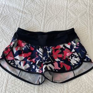 Lululemon Speed Up Short in Camo Multi size 4